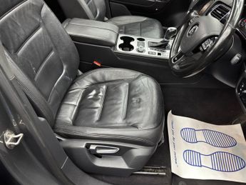 Volkswagen Touareg 3.0 TDI V6 BlueMotion Tech R-Line Tiptronic 4WD Euro 6 (s/s) 5dr
