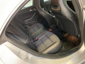 Mercedes-Benz CLA 2.1 CLA220d Sport Coupe 7G-DCT Euro 6 (s/s) 4dr