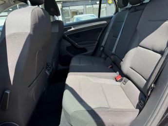 Volkswagen Golf 1.6 TDI SE Nav DSG Euro 6 (s/s) 5dr