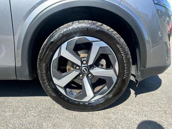 Nissan Qashqai 1.3 DIG-T MHEV N-Connecta XTRON Euro 6 (s/s) 5dr