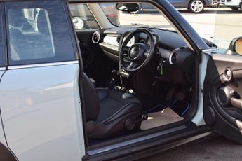 MINI Clubman 2.0 Cooper D Auto Euro 5 5dr