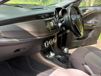 Alfa Romeo Giulietta 2.0 JTDM-2 Distinctive Euro 5 (s/s) 5dr