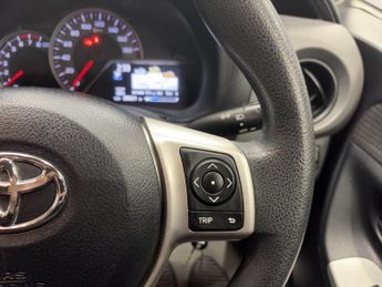 Toyota Yaris 1.33 Dual VVT-i Icon Multidrive S Euro 5 5dr Euro 5