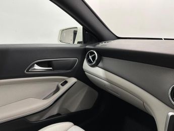 Mercedes-Benz CLA 2.1 CLA200d Sport Coupe 7G-DCT Euro 6 (s/s) 4dr