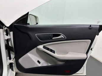Mercedes-Benz CLA 2.1 CLA200d Sport Coupe 7G-DCT Euro 6 (s/s) 4dr