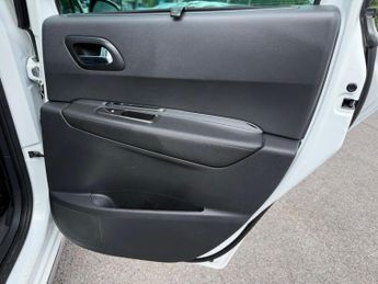 Peugeot 3008 1.6 e-HDi Allure SUV 5dr Diesel EGC Euro 5 (s/s) (115 ps)