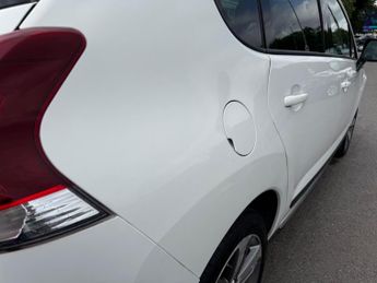 Peugeot 3008 1.6 e-HDi Allure SUV 5dr Diesel EGC Euro 5 (s/s) (115 ps)