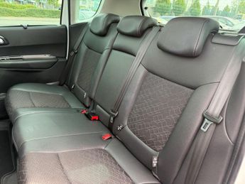 Peugeot 3008 1.6 e-HDi Allure SUV 5dr Diesel EGC Euro 5 (s/s) (115 ps)