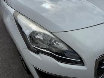 Peugeot 3008 1.6 e-HDi Allure SUV 5dr Diesel EGC Euro 5 (s/s) (115 ps)