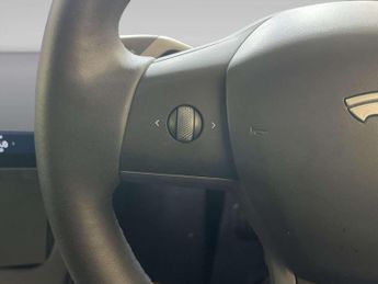 Tesla Model Y (Dual Motor) Long Range SUV 5dr Electric Auto 4WDE (384 bhp)