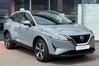 Nissan Qashqai 1.3 DiG-T (140ps) N-Connecta [Glass Roof]