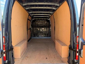 Nissan Interstar 2.3 dCi 35 Tekna Auto FWD L3 H2 Euro 6 (s/s) 4dr