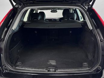 Volvo XC60 Plus B4 (197 hp) Auto