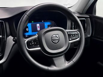 Volvo XC60 Plus B4 (197 hp) Auto