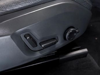Volvo XC60 Plus B4 (197 hp) Auto