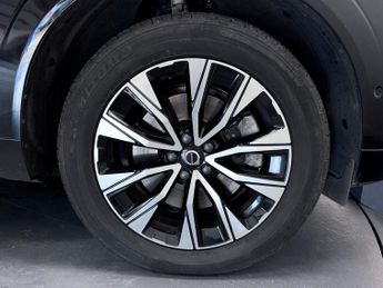 Volvo XC60 Plus B4 (197 hp) Auto