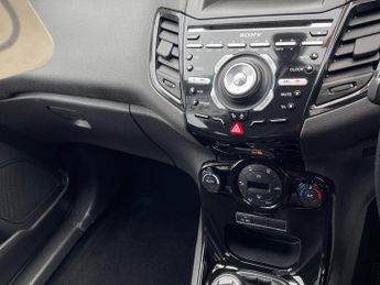 Ford Fiesta 1.0T EcoBoost Titanium Euro 5 (s/s) 5dr