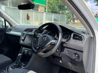 Volkswagen Tiguan 2.0 TDI BlueMotion Tech SE Navigation DSG 4Motion Euro 6 (s/s) 5