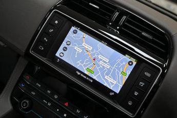JAGUAR F-PACE 2.0 D180 Portfolio SUV 5dr Diesel Auto AWD Euro 6 (s/s) (180 ps)