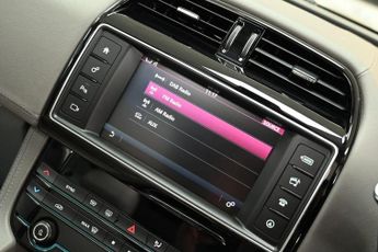 JAGUAR F-PACE 2.0 D180 Portfolio SUV 5dr Diesel Auto AWD Euro 6 (s/s) (180 ps)