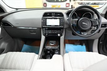 JAGUAR F-PACE 2.0 D180 Portfolio SUV 5dr Diesel Auto AWD Euro 6 (s/s) (180 ps)