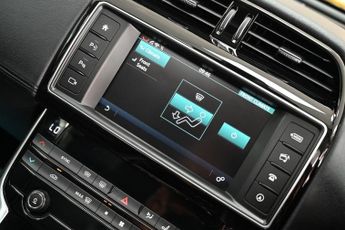 JAGUAR XE 2.0d Portfolio Saloon 4dr Diesel Auto Euro 6 (s/s) (180 ps) +FRE