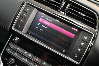 JAGUAR XE 2.0d Portfolio Saloon 4dr Diesel Auto Euro 6 (s/s) (180 ps) +FRE