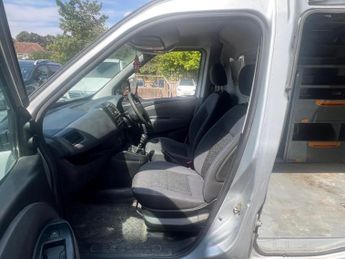 Fiat Doblo 2.0 JTD MultiJet 16v SX L1 H1 4dr