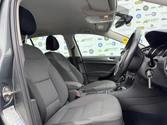Volkswagen Golf 1.6 TDI SE Nav DSG Euro 6 (s/s) 5dr