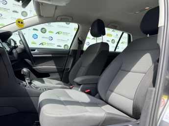 Volkswagen Golf 1.6 TDI SE Nav DSG Euro 6 (s/s) 5dr