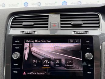 Volkswagen Golf 1.6 TDI SE Nav DSG Euro 6 (s/s) 5dr