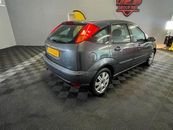 Ford Focus 2.0i 16v Ghia 5dr