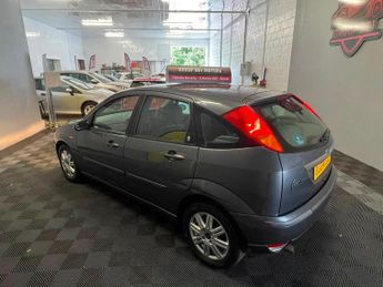 Ford Focus 2.0i 16v Ghia 5dr