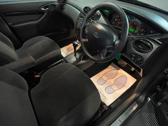 Ford Focus 2.0i 16v Ghia 5dr