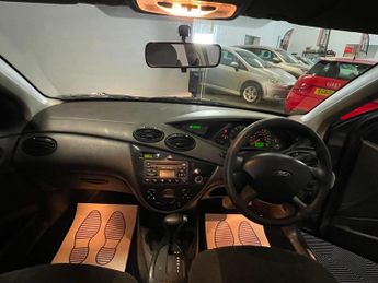 Ford Focus 2.0i 16v Ghia 5dr