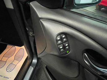 Ford Focus 2.0i 16v Ghia 5dr