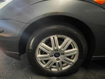 Ford Focus 2.0i 16v Ghia 5dr