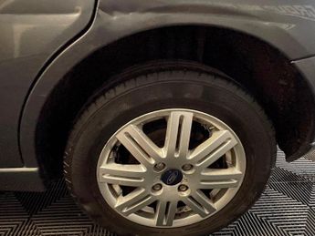 Ford Focus 2.0i 16v Ghia 5dr