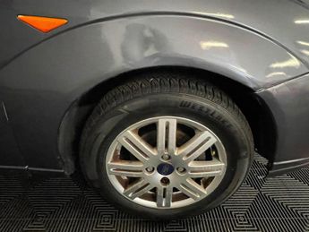 Ford Focus 2.0i 16v Ghia 5dr