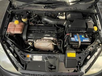 Ford Focus 2.0i 16v Ghia 5dr