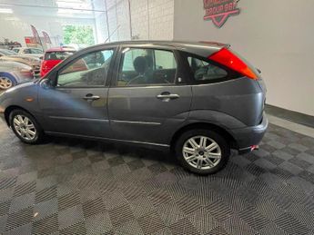 Ford Focus 2.0i 16v Ghia 5dr