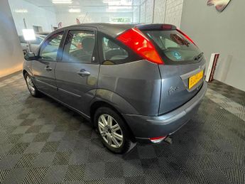 Ford Focus 2.0i 16v Ghia 5dr