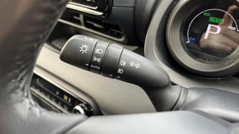 Toyota Yaris 1.5 VVT-h Design E-CVT Euro 6 (s/s) 5dr
