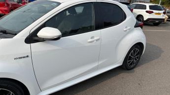 Toyota Yaris 1.5 VVT-h Design E-CVT Euro 6 (s/s) 5dr