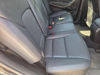 Hyundai Santa Fe 2.2 CRDi Blue Drive Premium Auto 4WD Euro 6 (s/s) 5dr (7 Seat)