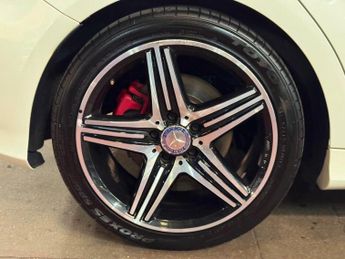 Mercedes-Benz A Class 2.0 A250 AMG Sport Hatchback 5dr Petrol 7G-DCT Euro 6 (s/s) (211