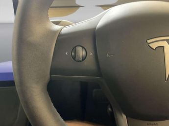 Tesla Model Y (Dual Motor) Long Range SUV 5dr Electric Auto 4WDE (384 bhp)