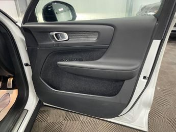 Volvo XC40 1.5 T3 R-Design Pro Auto Euro 6 (s/s) 5dr