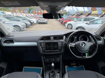 Volkswagen Tiguan 2.0 TDI BlueMotion Tech SE Navigation SUV 5dr Diesel DSG 4Motion