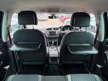 Volkswagen Tiguan 2.0 TDI BlueMotion Tech SE Navigation SUV 5dr Diesel DSG 4Motion